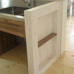 ���R�f�ނ̵��ް���݁E���ް�Ƌ�@�O�d���鎭�s�yCalmfurniture �ߓ��Ƌ�z�߲ݍނ̉����L�b�`��